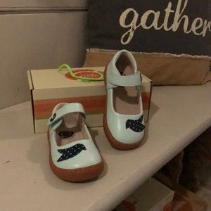 Cutest little birdie shoes ever. (Pio pio )